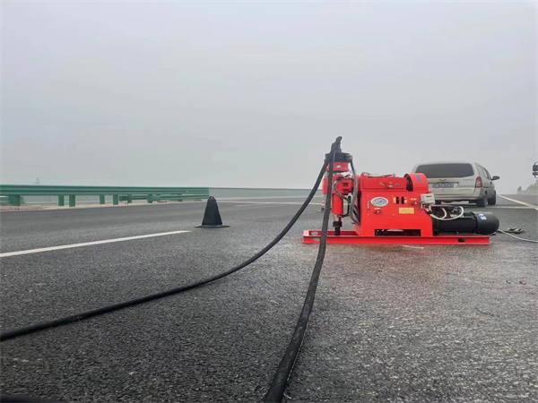 都兰马路路基路面开裂下沉注浆加固灌浆